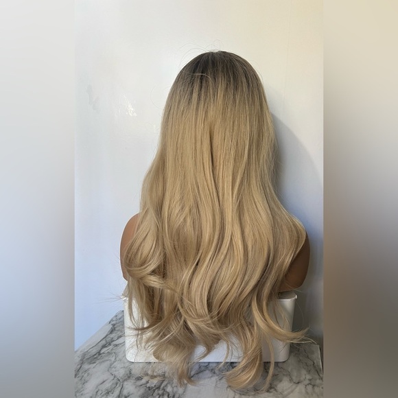 Balayage Light Blonde Wavy Long Wig with bangs - Picture 3 of 6